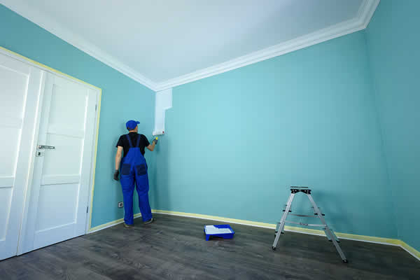 Casa con pintura exterior profesional recién aplicada